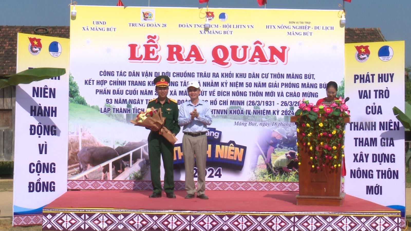 Ra quân làm công tác dân vận tại xã Măng Bút