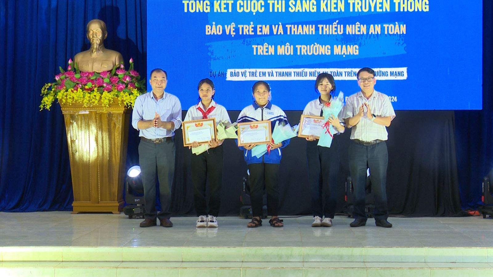 Trao giải cuộc thi sáng kiến truyền thông bảo vệ trẻ em và thanh thiếu niên an toàn trên môi trường mạng