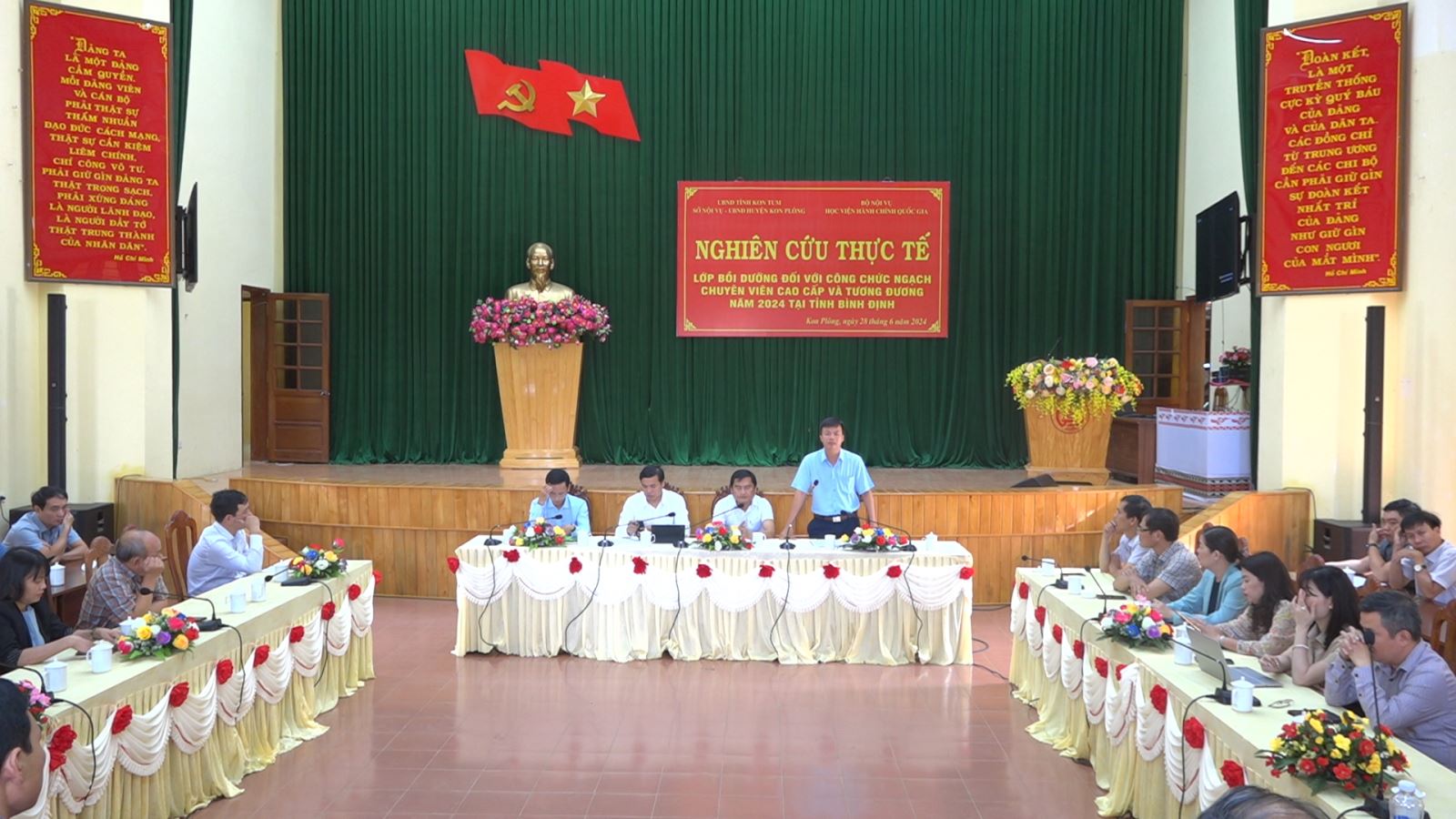 Lớp chuyên viên cao cấp tỉnh Bình Định nghiên cứu thực tế tại huyện