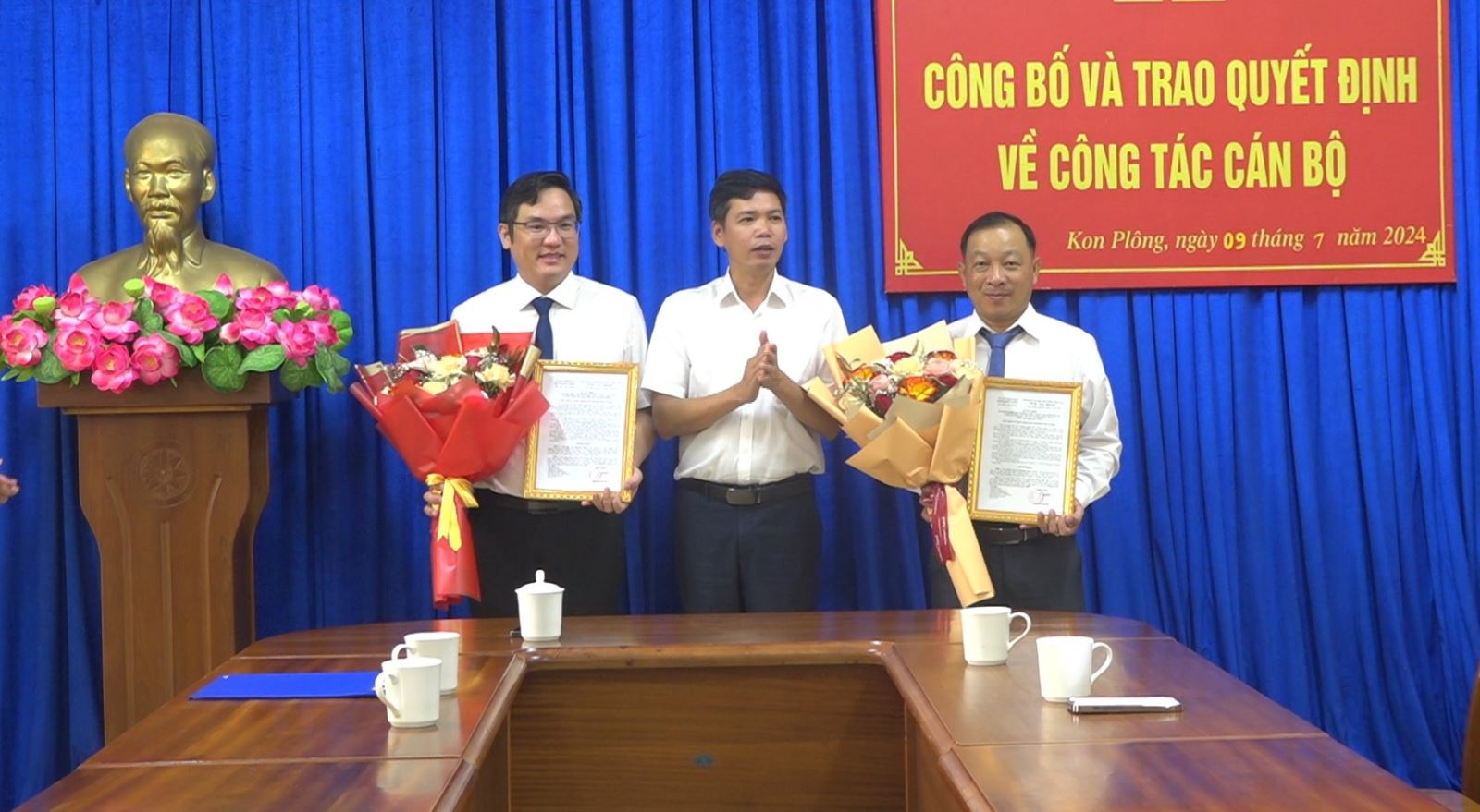 Công bố và trao Quyết định về công tác cán bộ
