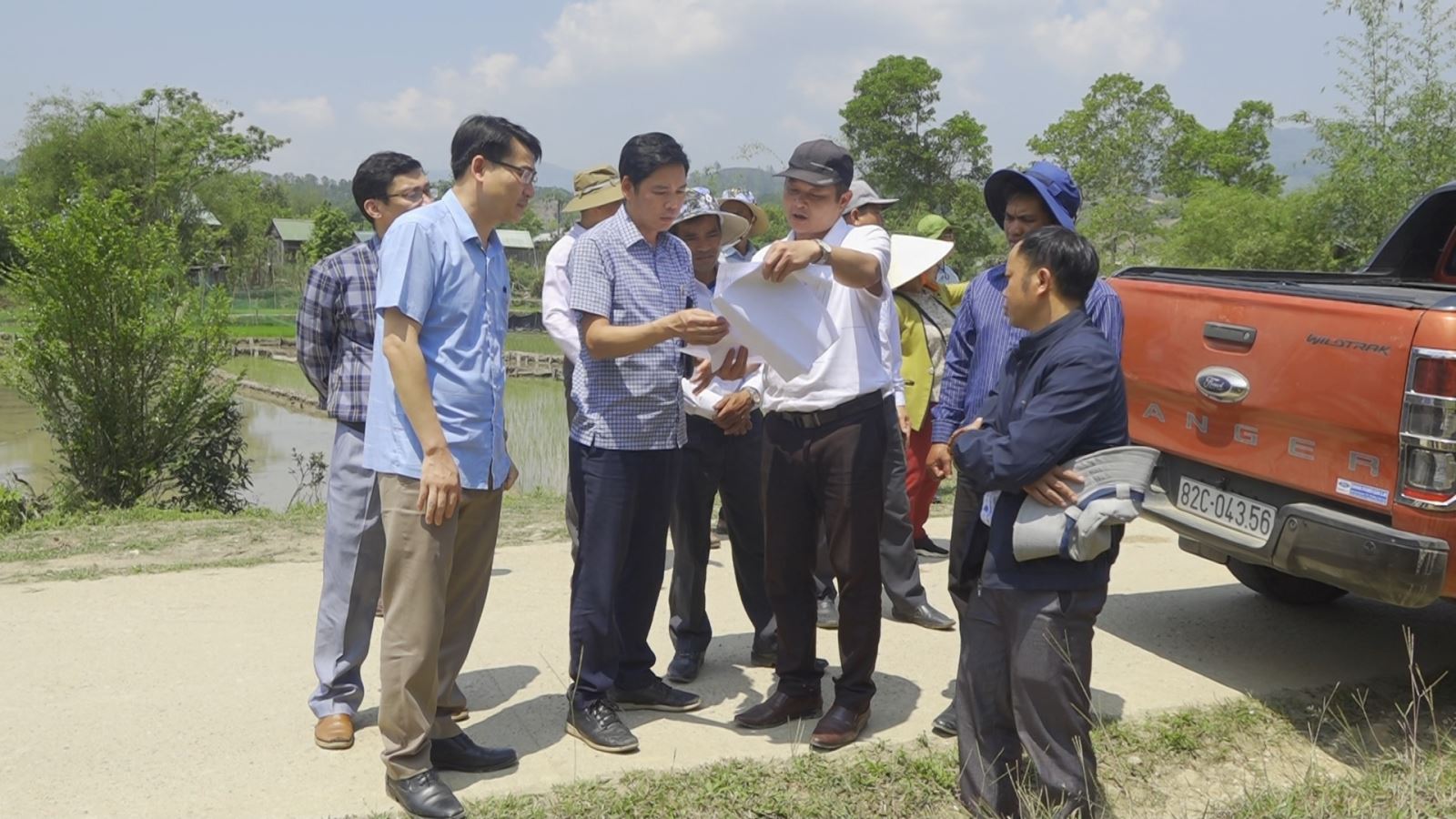 Chủ tịch UBND huyện Đặng Quang Hà làm việc tại xã Măng Bút