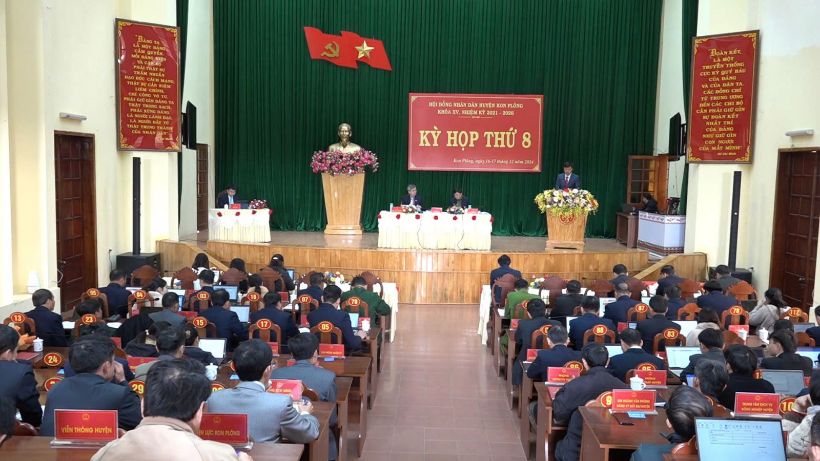 Kỳ họp thứ 8, HĐND huyện Kon Plông (khóa XV) thông qua 14 Nghị quyết quan trọng.