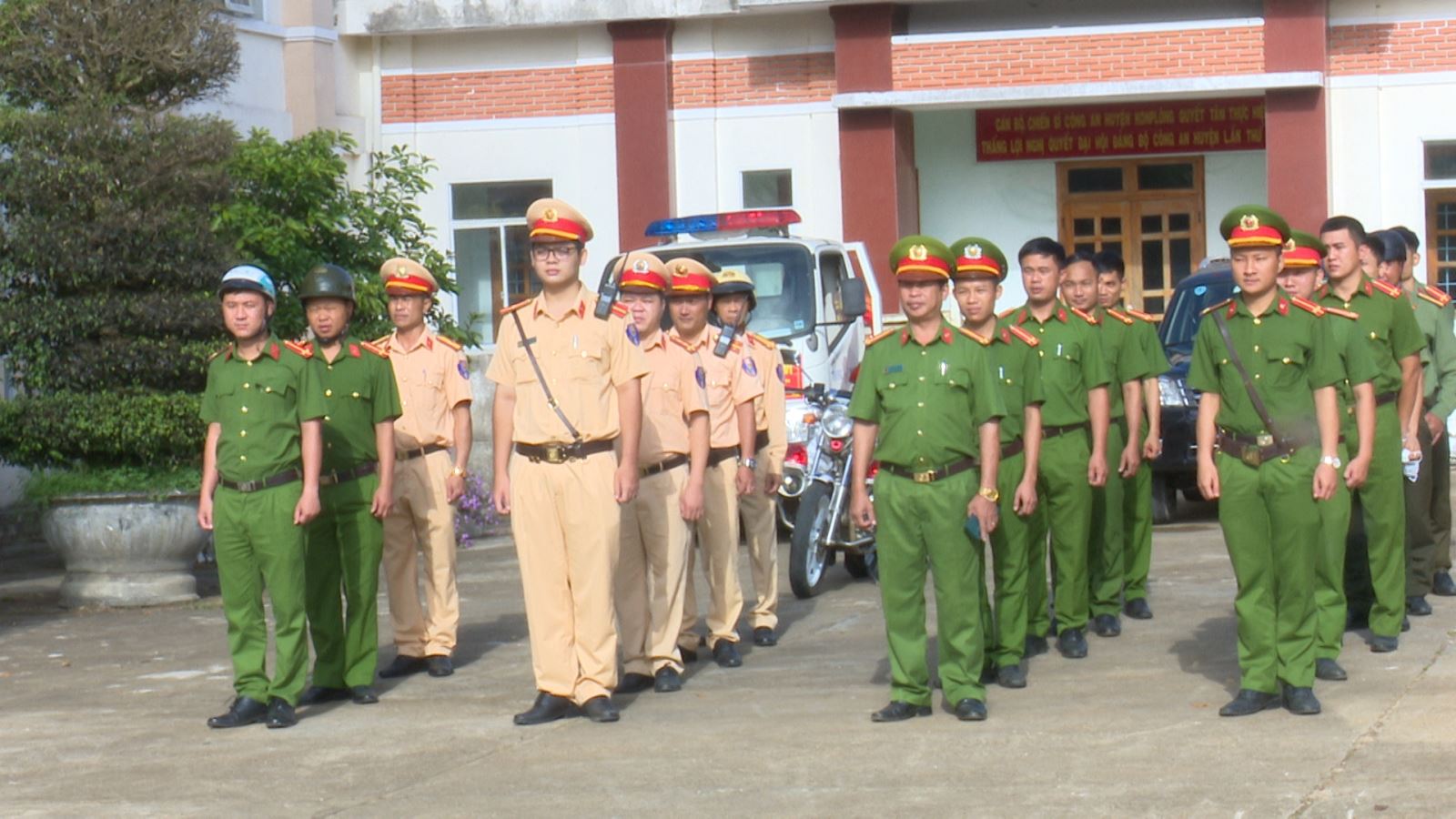 Huyện Kon Plông ra quân đảm bảo trật tự an toàn giao thông