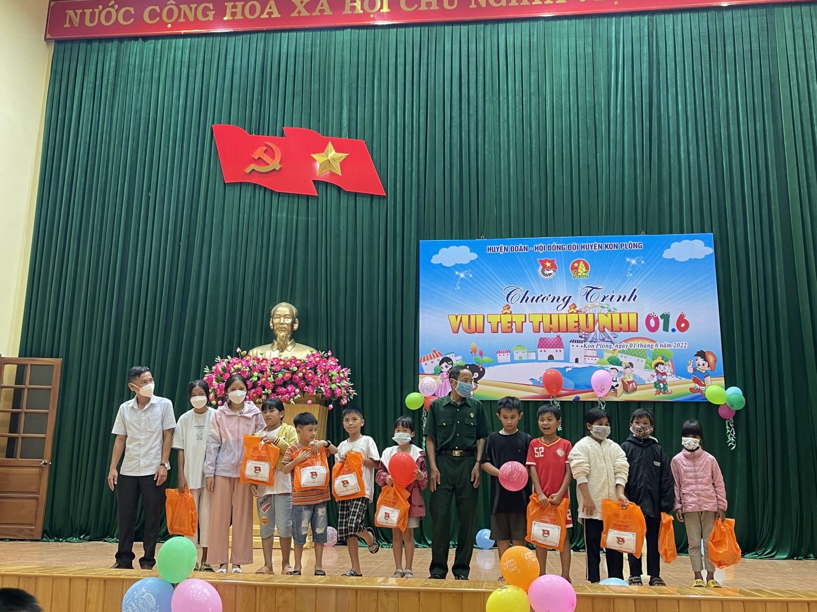 Hội đồng Đội huyện Kon Plông tổ chức Chương trình Vui tết thiếu nhi cho trẻ em