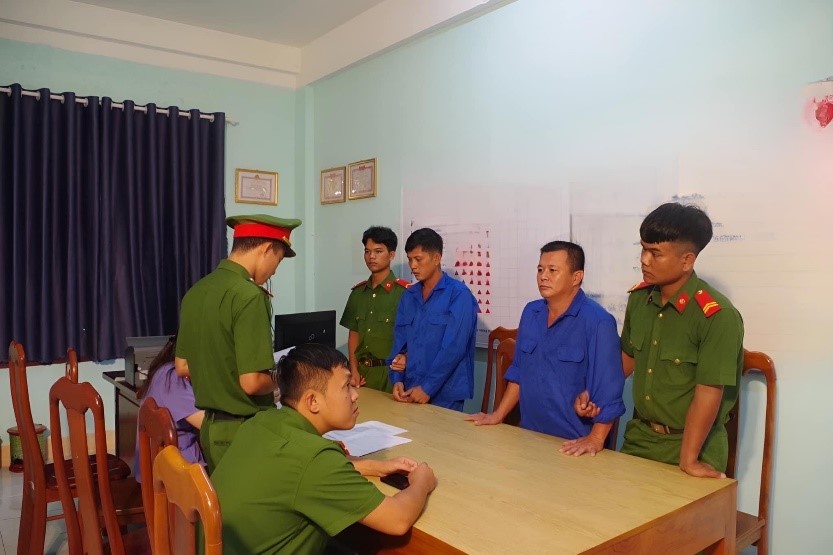 Bắt quả tang 02 đối tượng tàng trữ, vận chuyển trái phép chất ma túy