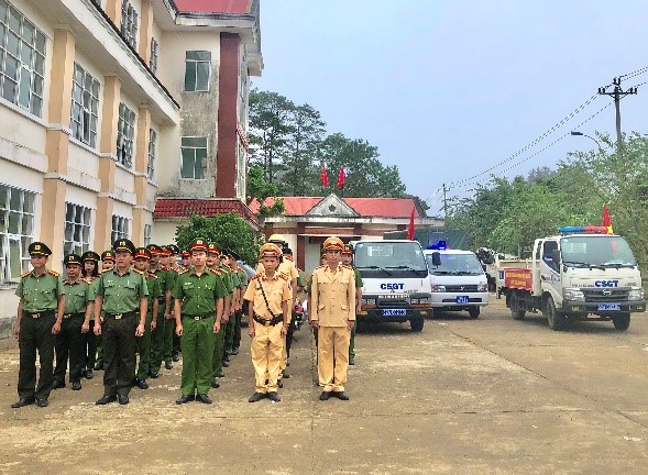 Ra quân thực hiện Tháng An toàn giao thông