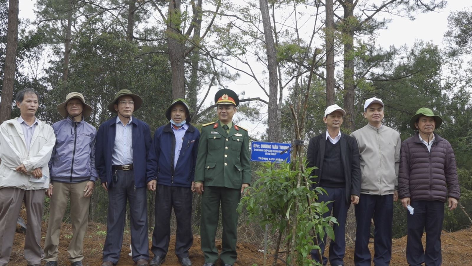 Lãnh đạo các Sở, ban ngành trồng cây lưu niệm