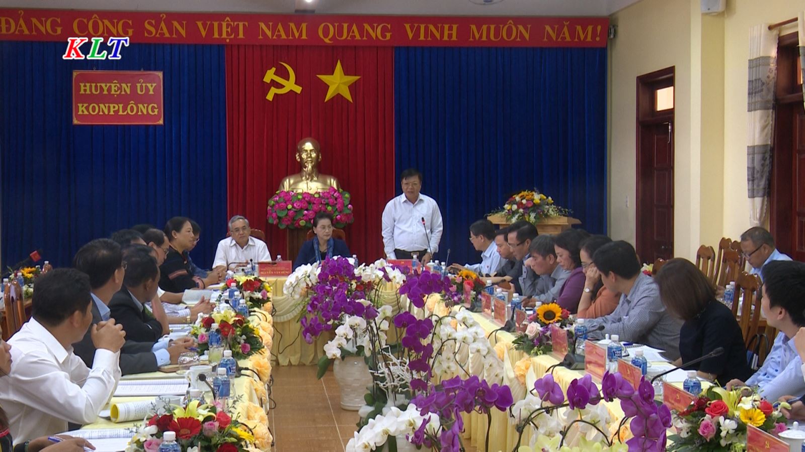 Đồngng chí Nguyễn Văn Lân - Bí thư Huyện ủy phát biểu