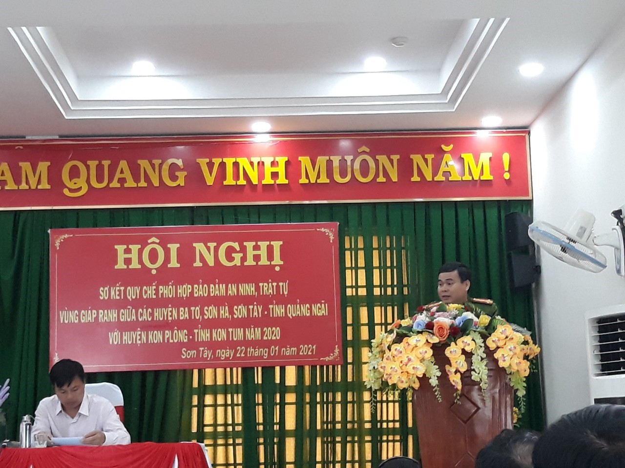 Đồng chí Đại tá Nguyễn Ngọc Sinh - Phó giám đốc Công an tỉnh Kon Tum phát biểu chỉ đạo tại Hội nghị sơ kết quy chế phối hợp vùng giáp ranh giữa hai tỉnh Quảng Ngãi – Kon Tum năm 2020