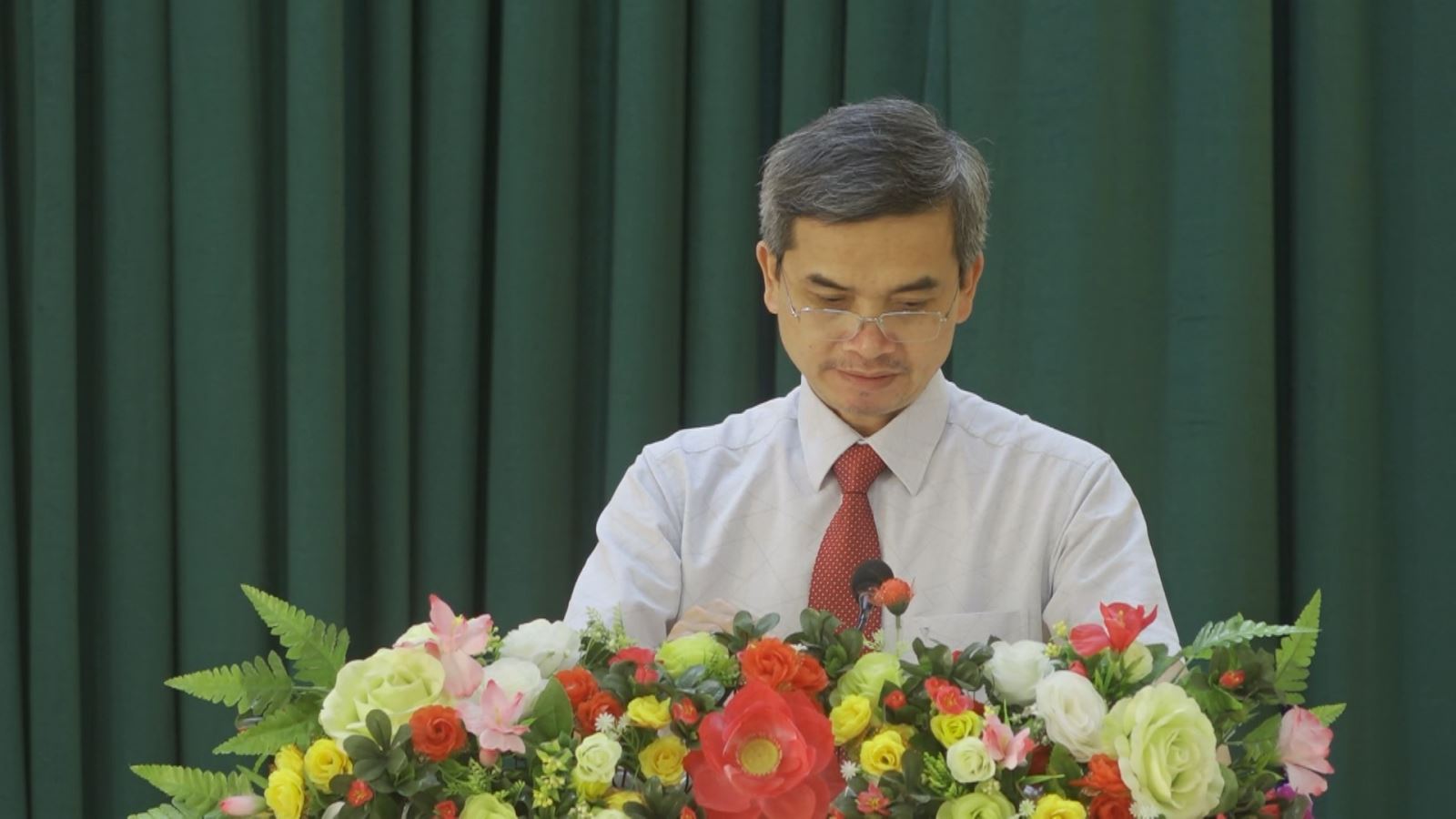 Đ/c Đào Duy Khánh - Bí thư Huyện ủy phát biểu tsji buổi tọa đàm
