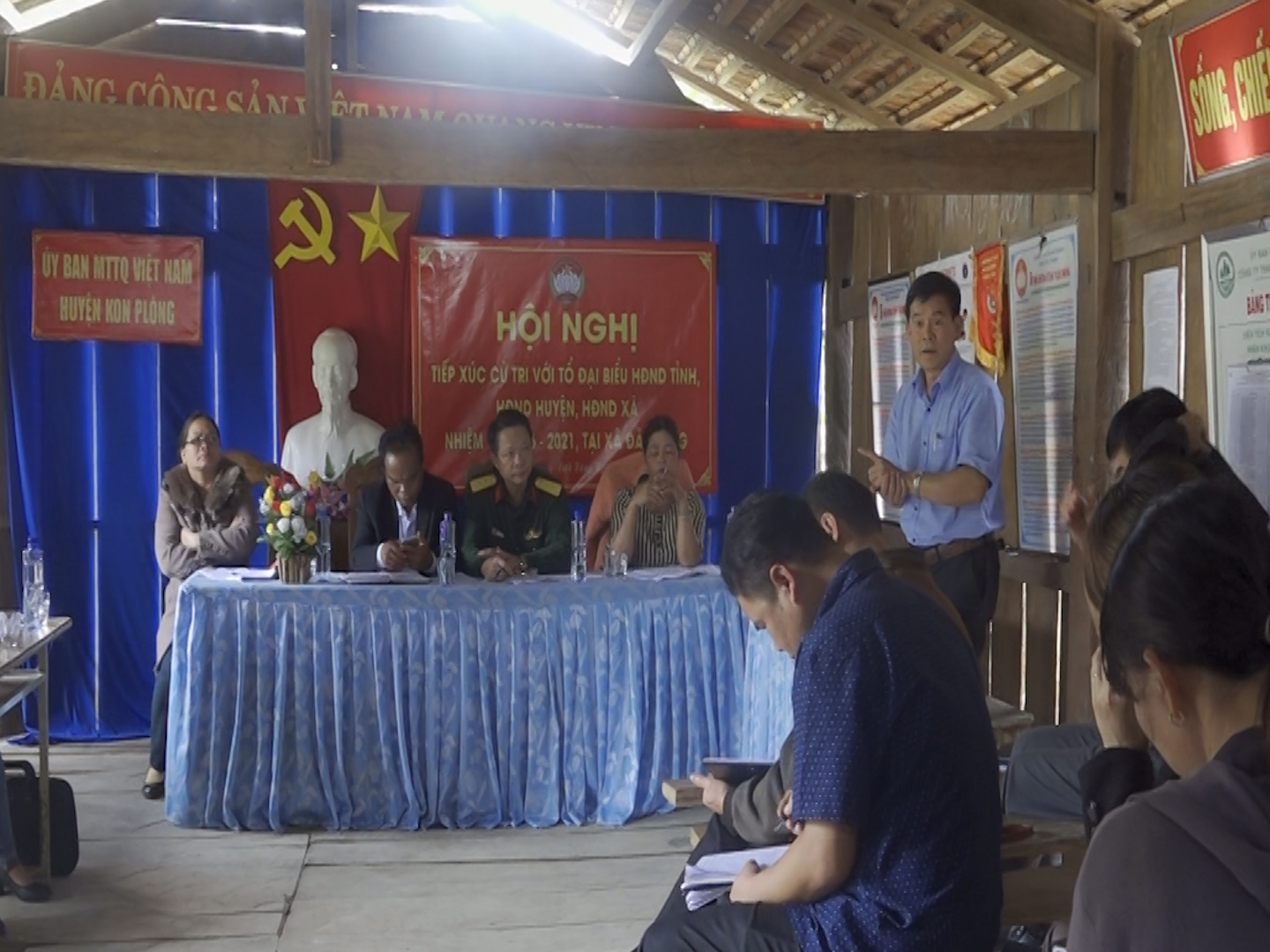 Tổ đại biểu HĐND tỉnh, huyện tiếp xúc cử tri tại xã Đắk Tăng