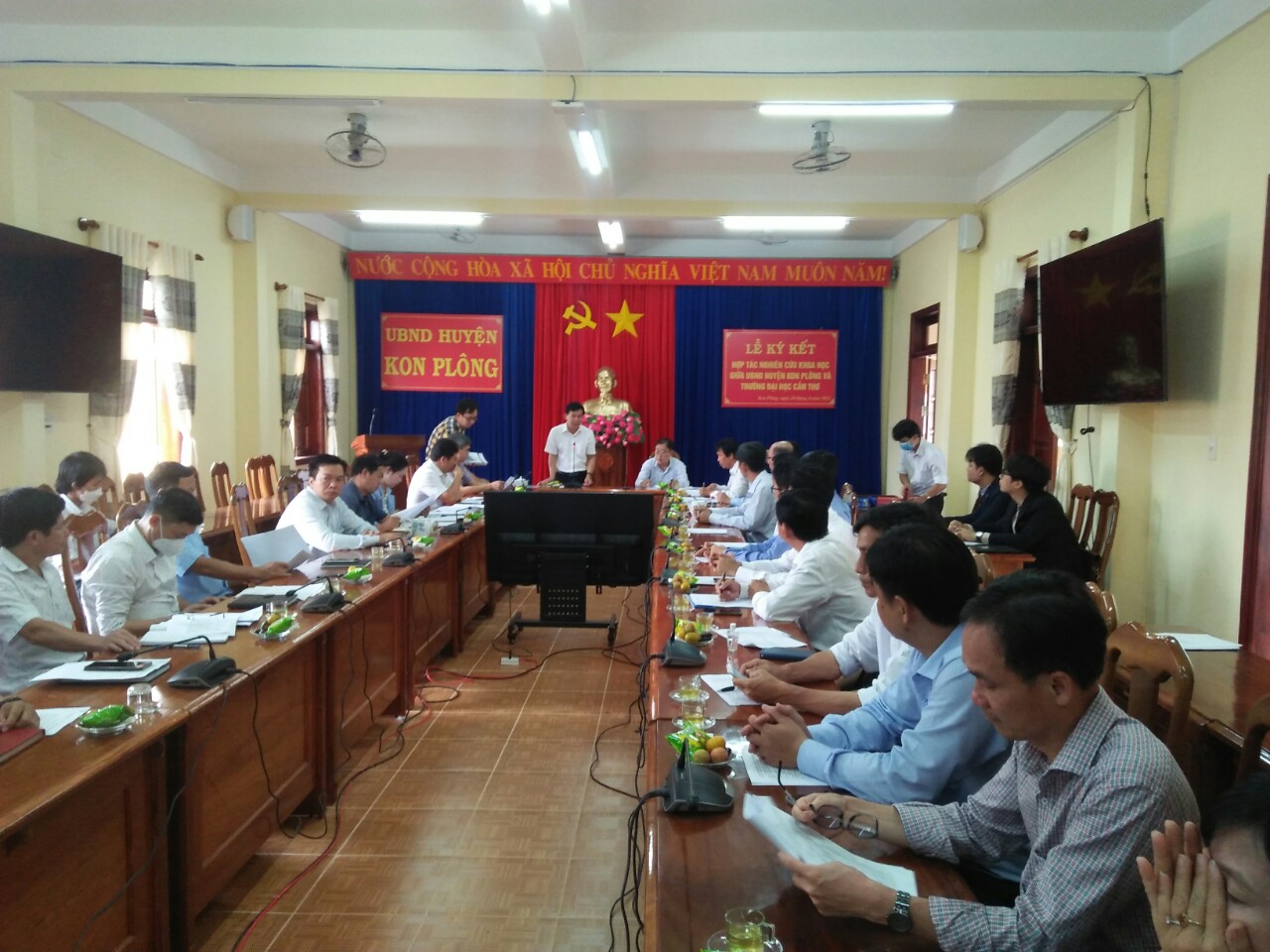 Lễ ký kết hợp tác nghiên cứu khoa học giữa UBND huyện Kon Plông và Trường đại học Cần Thơ