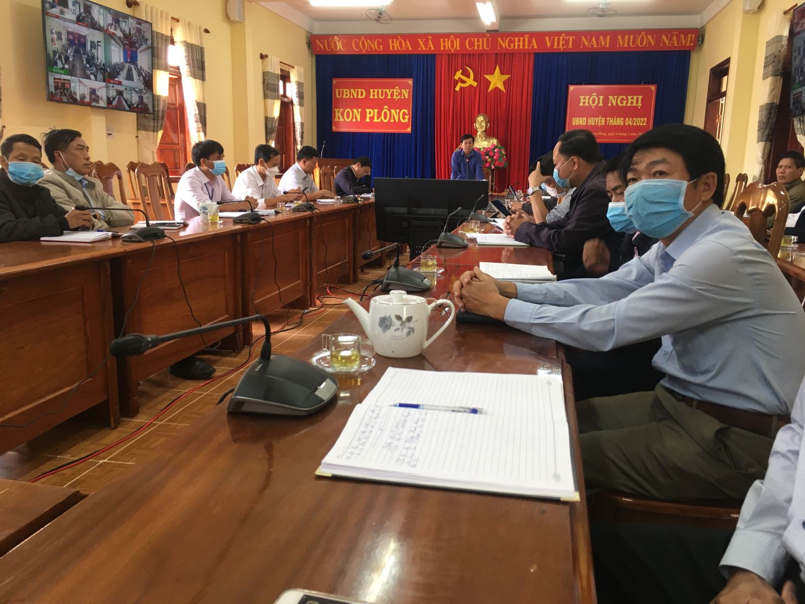 Hội nghị trực tuyến UVUB huyện thường kỳ tháng 4 và triển khai các nhiệm vụ trọng tâm trong tháng 5/2022.