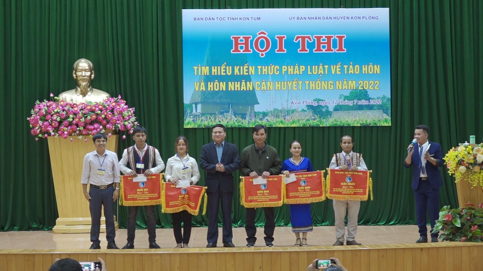 Hội thi tìm hiểu kiến thức pháp luật về tảo hôn và hôn nhân cận huyết thống
