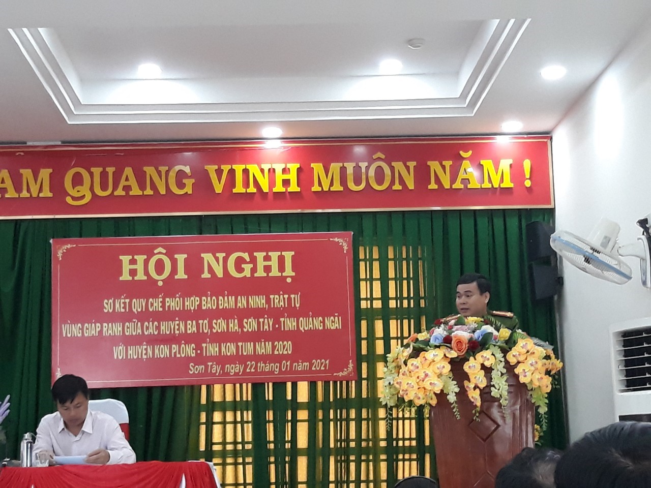 Đồng chí Đại tá Nguyễn Ngọc Sinh - Phó giám đốc Công an tỉnh Kon Tum phát biểu chỉ đạo tại Hội nghị sơ kết quy chế phối hợp vùng giáp ranh giữa  hai tỉnh Quảng Ngãi – Kon Tum năm 2020