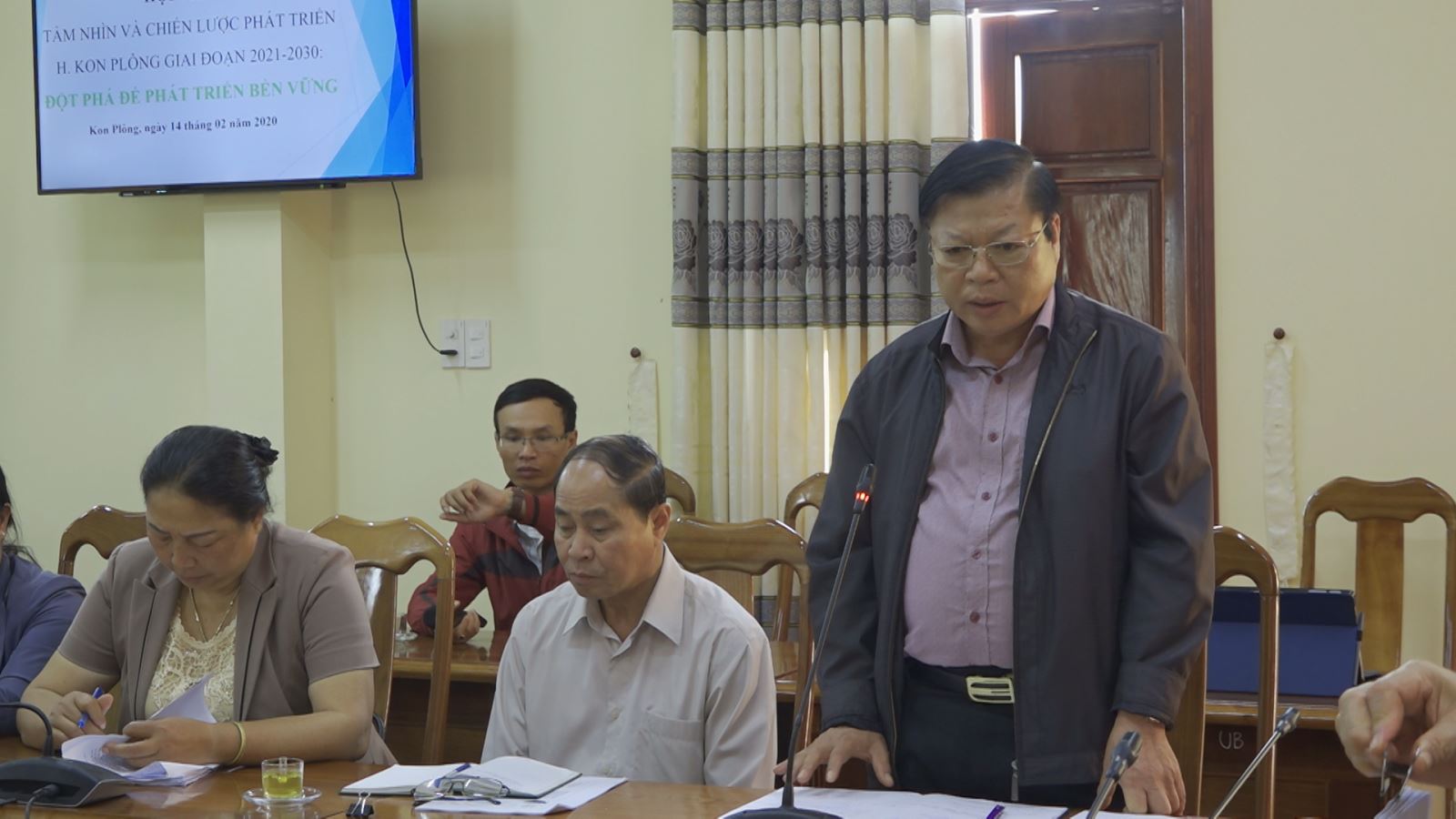 Đ/c Nguyễn Văn Lân - Tỉnh ủy viên, Bí thư Huyện ủy phát biểu tại Hội nghị
