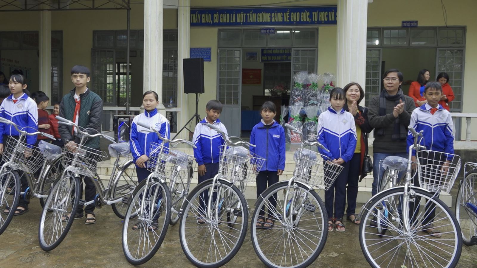 Lễ Khai giảng tại Trường Trung học cơ sở Măng Đen